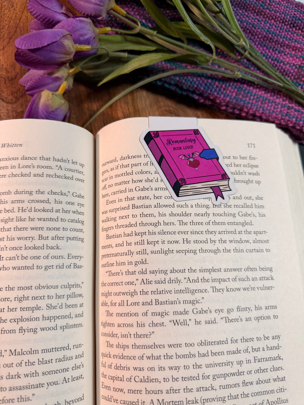 Romantasy Book Lover, Magnetic Bookmark