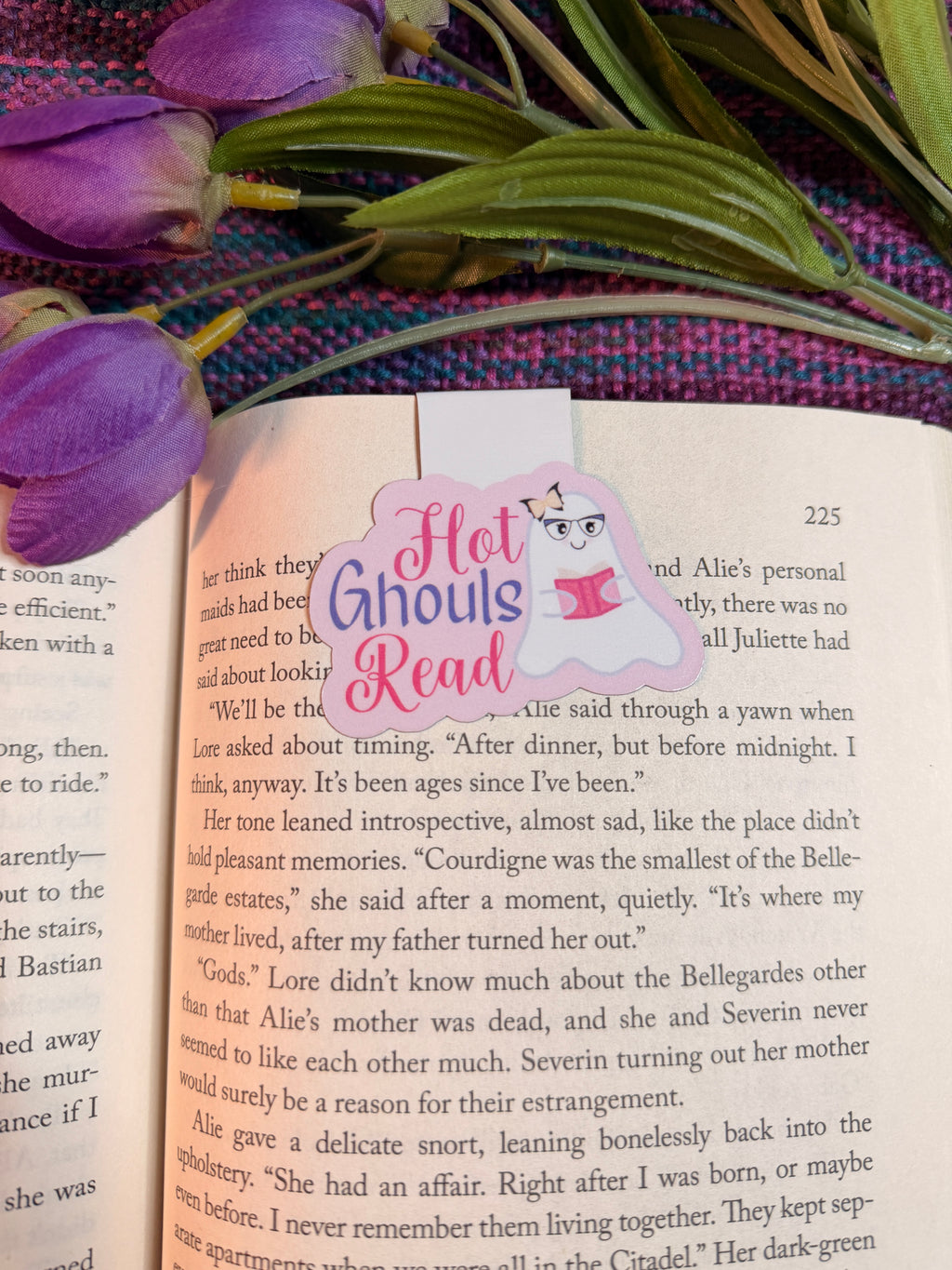 Hot Ghouls Read Magnetic Bookmark